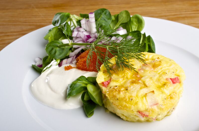 Västerbotten och äggmuffins med crabsticks