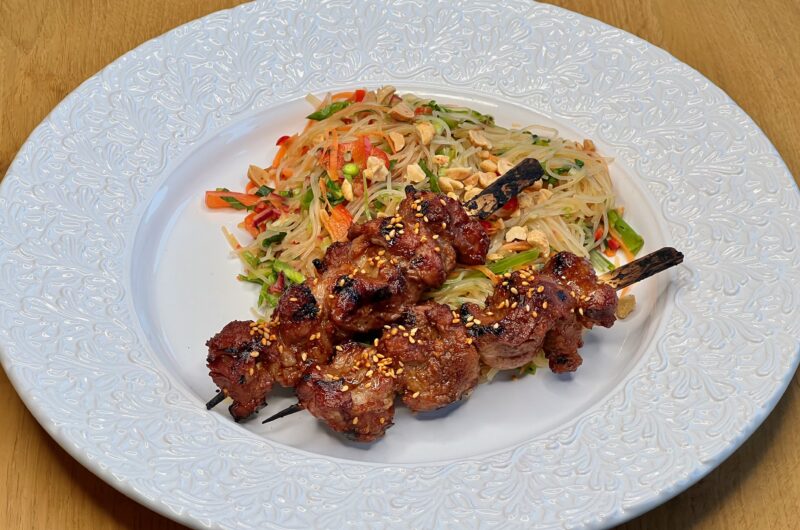 Asiatiska karréspett med glasnudelsallad
